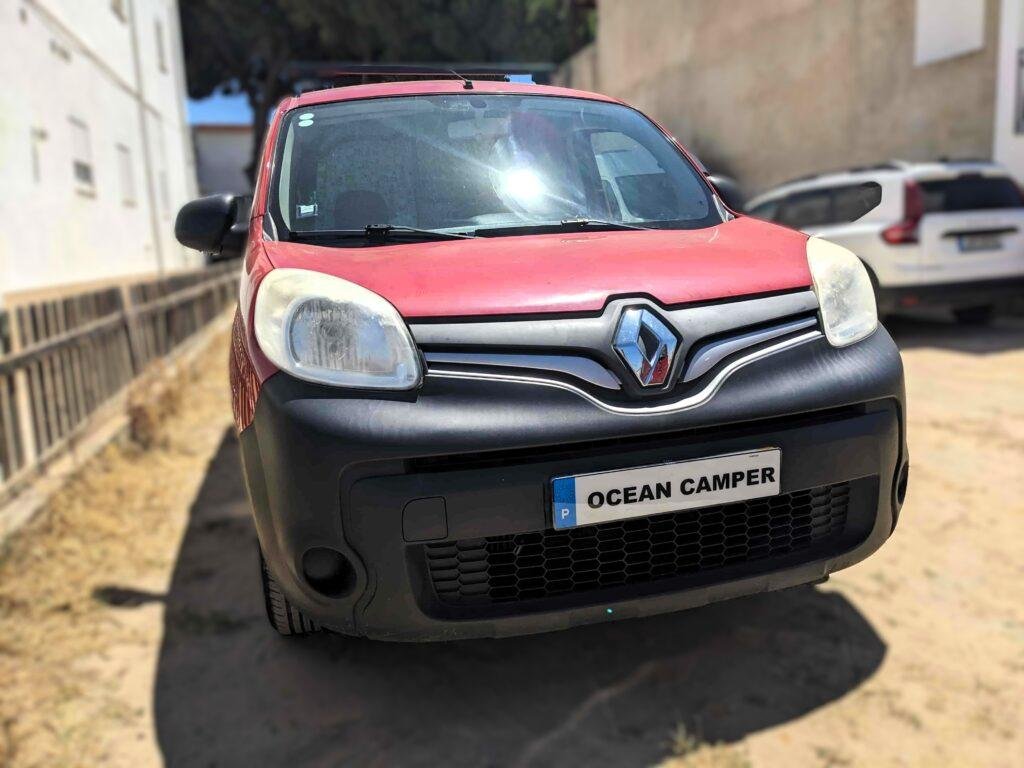 Front of a red Renault Kangoo Maxi XXL mini campervan